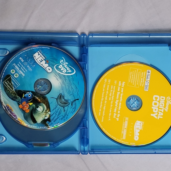 Finding Nemo Ultimate Collector's Edition Blu-Ray+Blu-Ray 3D+ DVD 5 disc set EUC - Picture 8 of 8